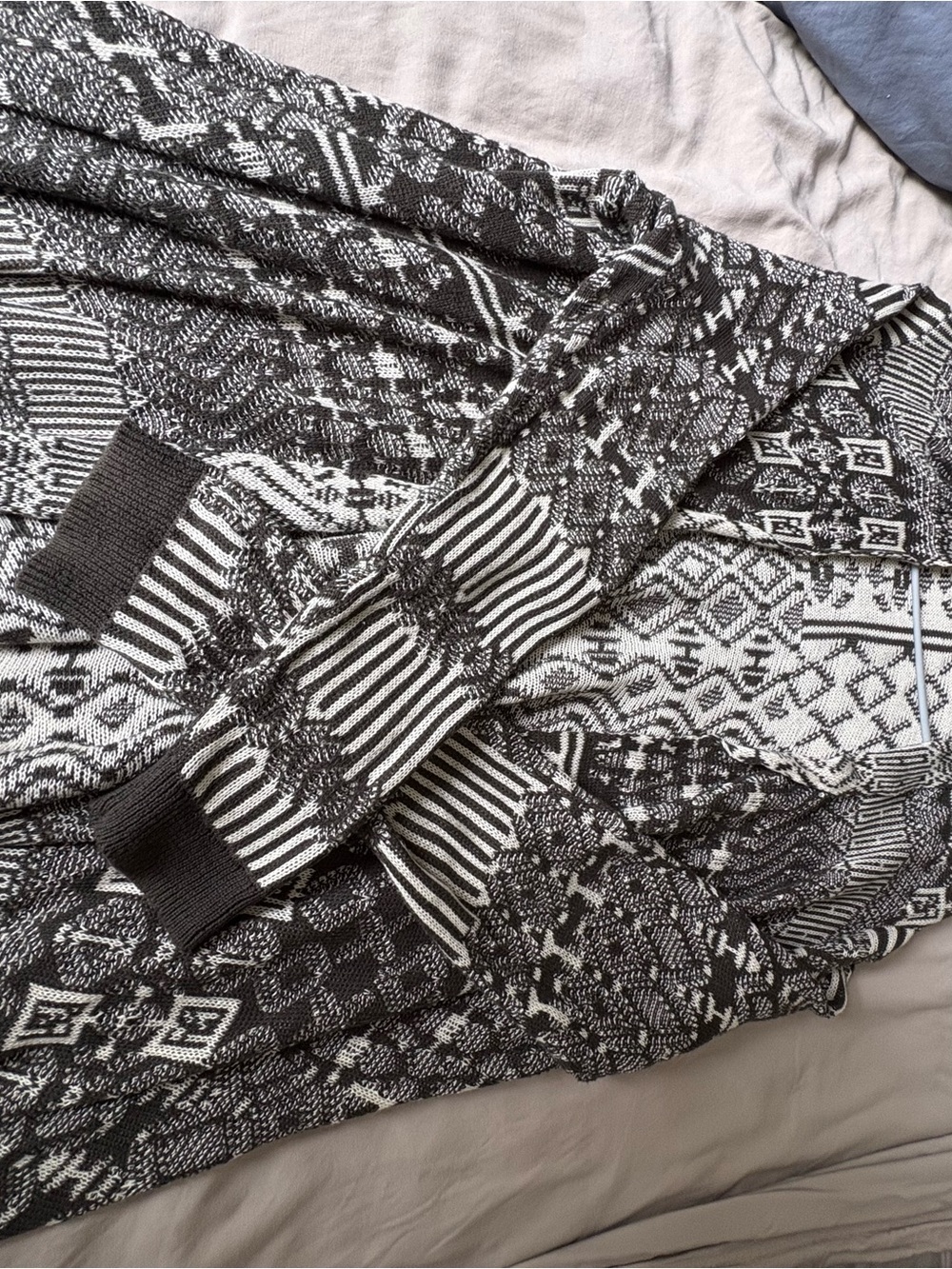 Green & White Patterned Knit Cardigan